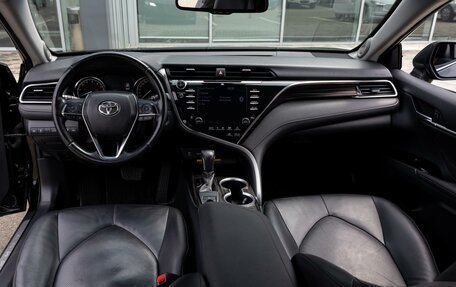 Toyota Camry, 2018 год, 2 595 000 рублей, 16 фотография