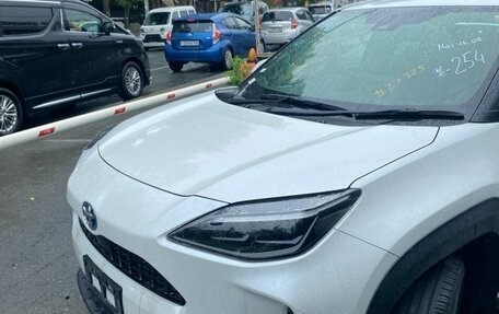 Toyota Yaris Cross, 2022 год, 1 900 000 рублей, 2 фотография