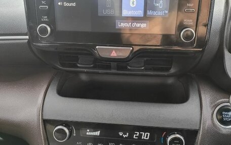 Toyota Yaris Cross, 2022 год, 1 900 000 рублей, 14 фотография