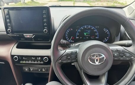 Toyota Yaris Cross, 2022 год, 1 900 000 рублей, 13 фотография