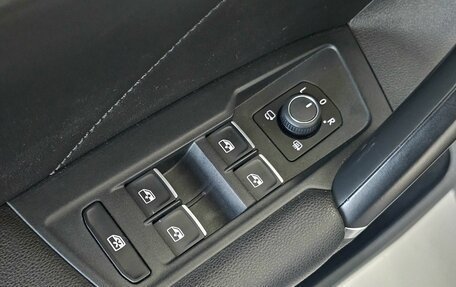 Volkswagen Tiguan II, 2018 год, 2 579 000 рублей, 15 фотография