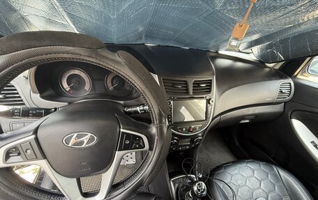 Hyundai Solaris II рестайлинг, 2011 год, 750 000 рублей, 2 фотография