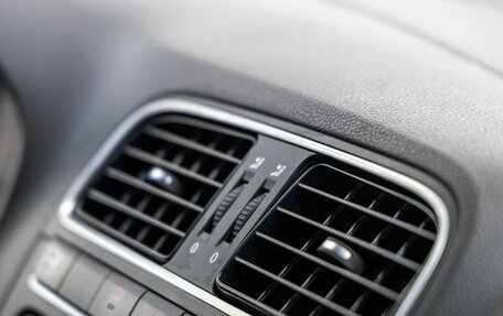 Volkswagen Polo VI (EU Market), 2012 год, 948 000 рублей, 28 фотография