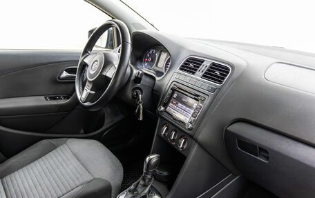 Volkswagen Polo VI (EU Market), 2012 год, 948 000 рублей, 25 фотография