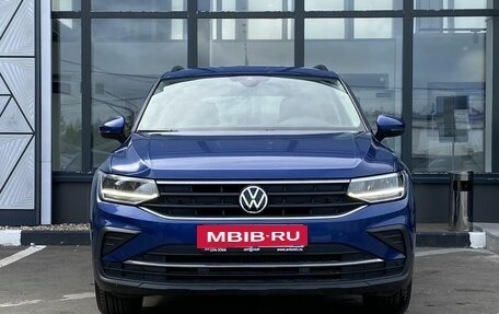 Volkswagen Tiguan II, 2021 год, 3 399 000 рублей, 2 фотография