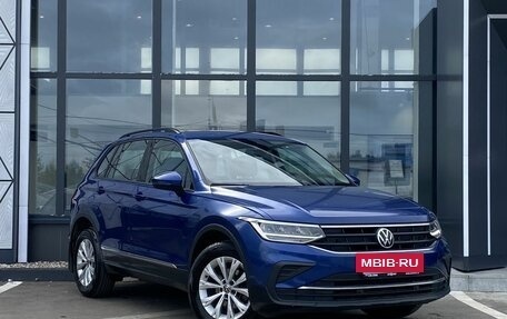 Volkswagen Tiguan II, 2021 год, 3 399 000 рублей, 3 фотография