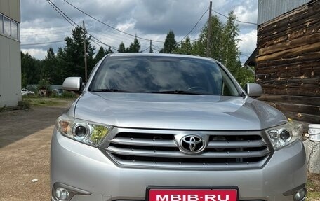 Toyota Highlander III, 2011 год, 2 100 000 рублей, 1 фотография