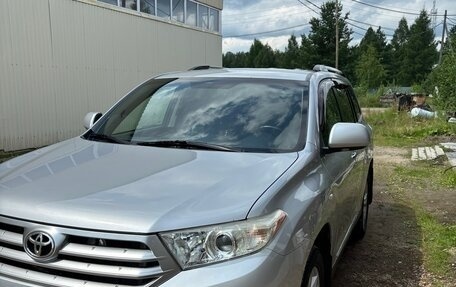 Toyota Highlander III, 2011 год, 2 100 000 рублей, 2 фотография