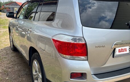 Toyota Highlander III, 2011 год, 2 100 000 рублей, 3 фотография