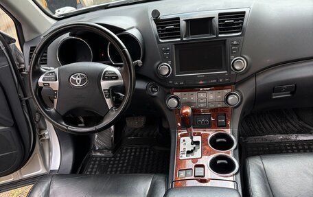 Toyota Highlander III, 2011 год, 2 100 000 рублей, 9 фотография