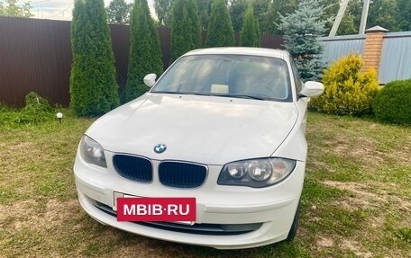 BMW 1 серия, 2011 год, 750 000 рублей, 2 фотография