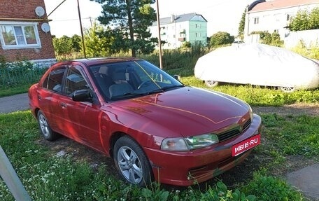 Mitsubishi Mirage VI рестайлинг, 2001 год, 500 000 рублей, 1 фотография