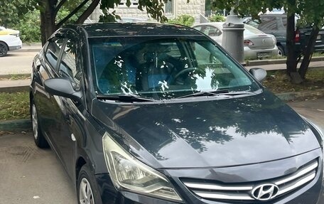Hyundai Solaris II рестайлинг, 2015 год, 385 000 рублей, 2 фотография