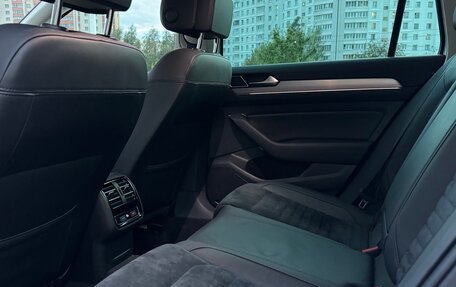 Volkswagen Passat B8 рестайлинг, 2018 год, 1 990 000 рублей, 14 фотография