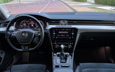 Volkswagen Passat B8 рестайлинг, 2018 год, 1 990 000 рублей, 20 фотография