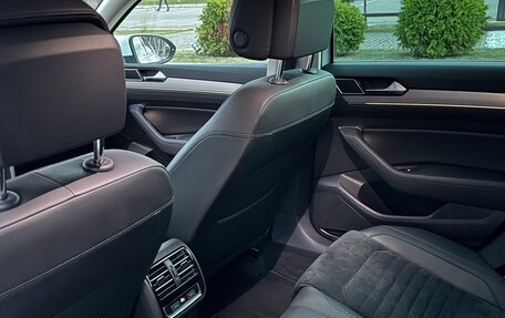 Volkswagen Passat B8 рестайлинг, 2018 год, 1 990 000 рублей, 15 фотография