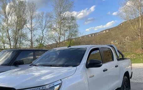 Toyota Hilux VIII, 2020 год, 3 500 000 рублей, 2 фотография