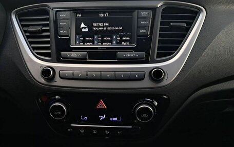 Hyundai Solaris II рестайлинг, 2017 год, 998 000 рублей, 16 фотография