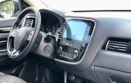 Mitsubishi Outlander III рестайлинг 3, 2022 год, 2 150 000 рублей, 10 фотография