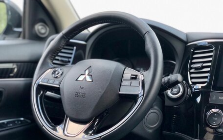 Mitsubishi Outlander III рестайлинг 3, 2022 год, 2 150 000 рублей, 11 фотография
