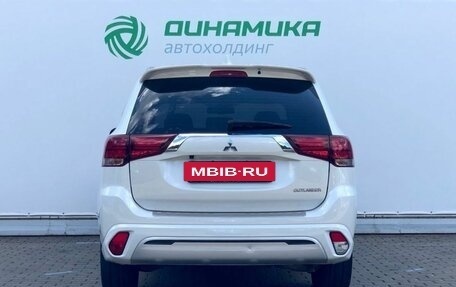 Mitsubishi Outlander III рестайлинг 3, 2022 год, 2 150 000 рублей, 6 фотография