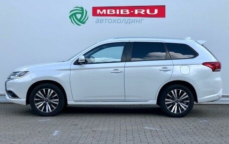 Mitsubishi Outlander III рестайлинг 3, 2022 год, 2 150 000 рублей, 8 фотография