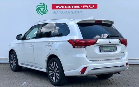 Mitsubishi Outlander III рестайлинг 3, 2022 год, 2 150 000 рублей, 7 фотография