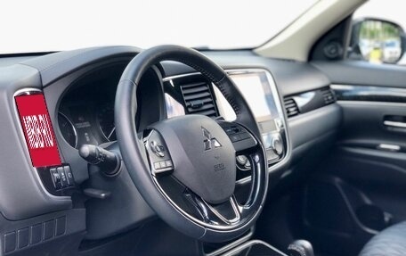 Mitsubishi Outlander III рестайлинг 3, 2022 год, 2 150 000 рублей, 9 фотография
