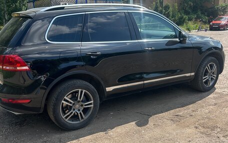 Volkswagen Touareg III, 2011 год, 1 650 000 рублей, 2 фотография