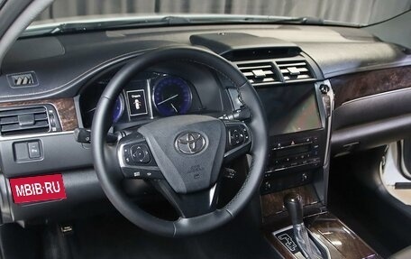 Toyota Camry, 2017 год, 1 949 000 рублей, 8 фотография