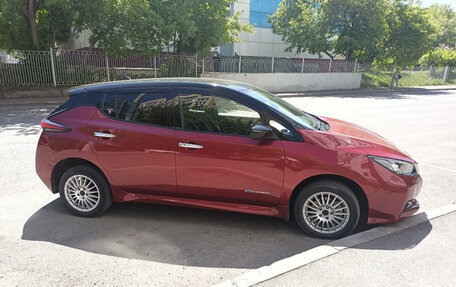 Nissan Leaf II, 2019 год, 2 550 000 рублей, 6 фотография