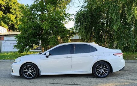 Toyota Camry, 2021 год, 3 600 000 рублей, 2 фотография