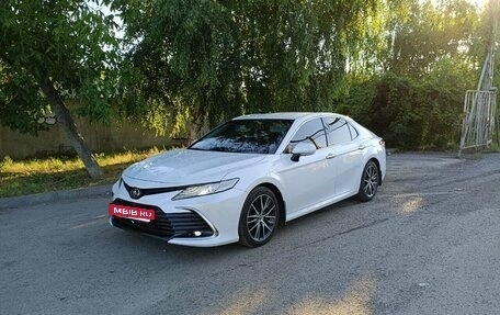 Toyota Camry, 2021 год, 3 600 000 рублей, 3 фотография