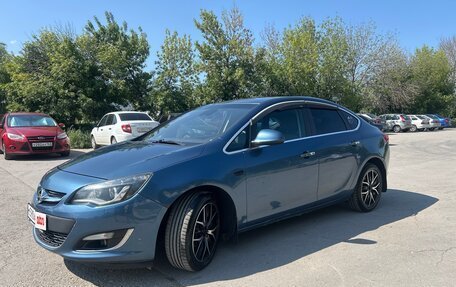 Opel Astra J, 2013 год, 700 000 рублей, 2 фотография