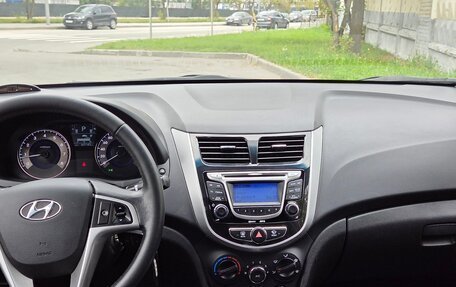 Hyundai Solaris II рестайлинг, 2011 год, 1 100 000 рублей, 7 фотография
