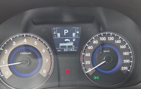 Hyundai Solaris II рестайлинг, 2011 год, 1 100 000 рублей, 8 фотография