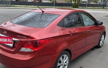 Hyundai Solaris II рестайлинг, 2011 год, 1 100 000 рублей, 2 фотография