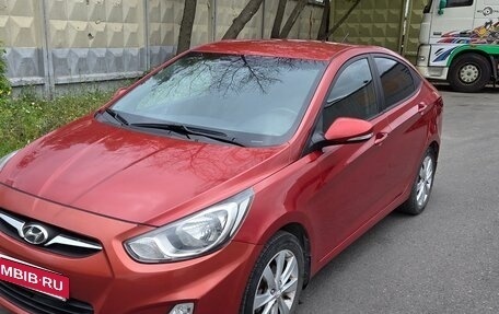 Hyundai Solaris II рестайлинг, 2011 год, 1 100 000 рублей, 3 фотография