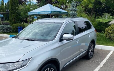 Mitsubishi Outlander III рестайлинг 3, 2015 год, 2 450 000 рублей, 4 фотография