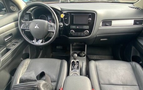 Mitsubishi Outlander III рестайлинг 3, 2015 год, 2 450 000 рублей, 11 фотография