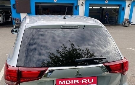 Mitsubishi Outlander III рестайлинг 3, 2015 год, 2 450 000 рублей, 6 фотография