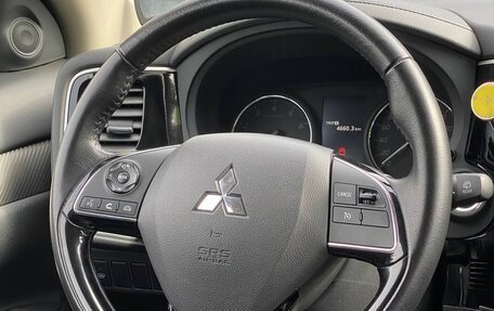 Mitsubishi Outlander III рестайлинг 3, 2015 год, 2 450 000 рублей, 12 фотография