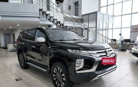 Mitsubishi Montero Sport, 2022 год, 3 850 000 рублей, 6 фотография