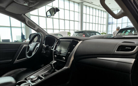 Mitsubishi Montero Sport, 2022 год, 3 850 000 рублей, 15 фотография