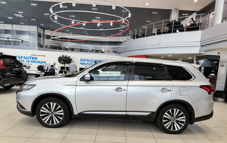 Mitsubishi Outlander III рестайлинг 3, 2019 год, 3 222 500 рублей, 12 фотография