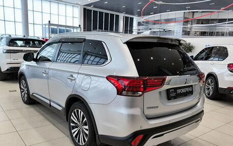 Mitsubishi Outlander III рестайлинг 3, 2019 год, 3 222 500 рублей, 11 фотография