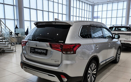 Mitsubishi Outlander III рестайлинг 3, 2019 год, 3 222 500 рублей, 9 фотография