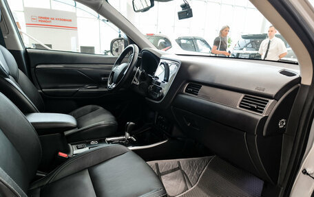 Mitsubishi Outlander III рестайлинг 3, 2019 год, 3 222 500 рублей, 15 фотография