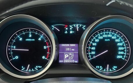 Toyota Land Cruiser 200, 2009 год, 2 397 000 рублей, 23 фотография