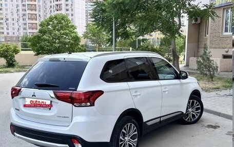 Mitsubishi Outlander III рестайлинг 3, 2015 год, 1 790 000 рублей, 2 фотография